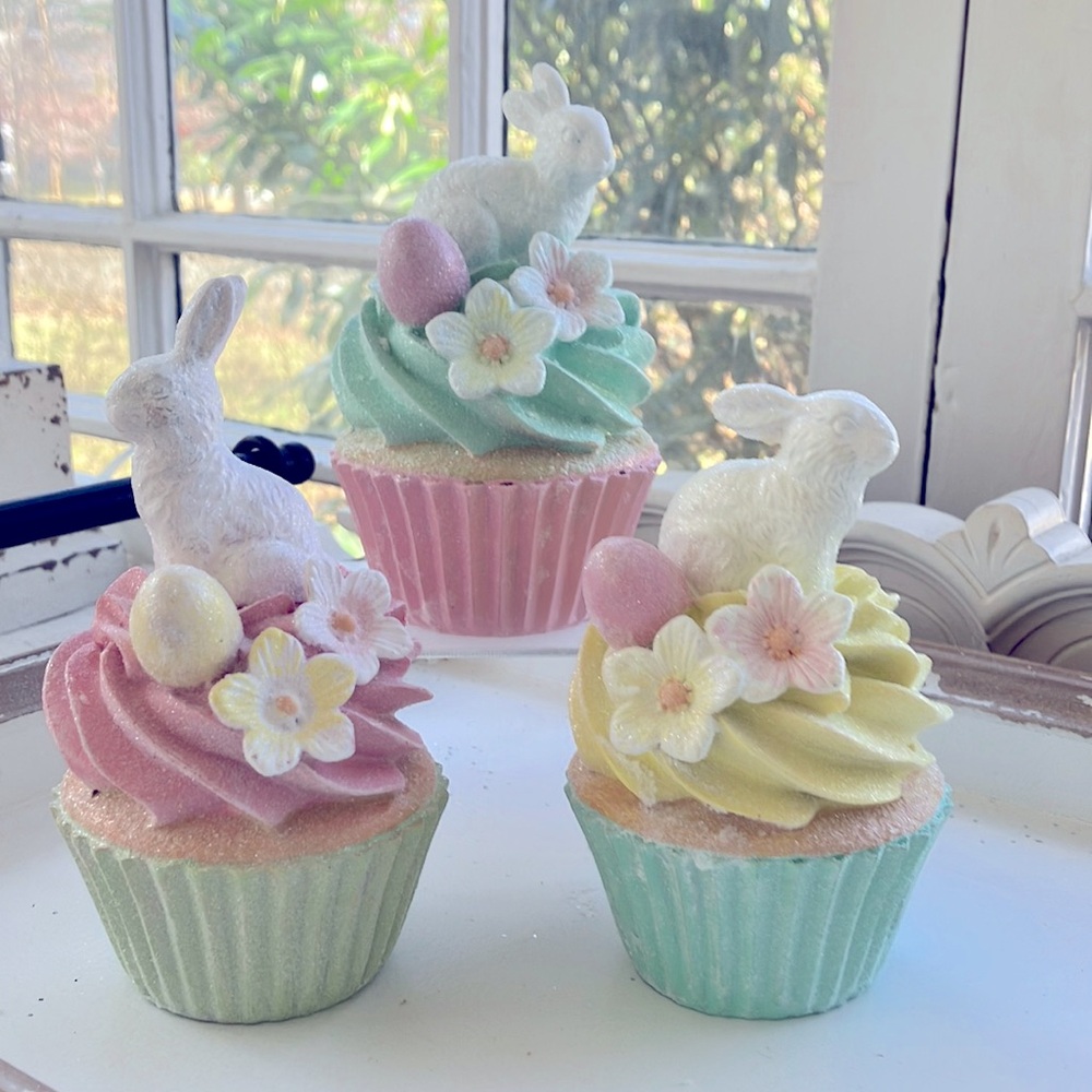DISCOUNTED SHIPPING! Martha Stewart  Bunny Cupcakes - Set of 3